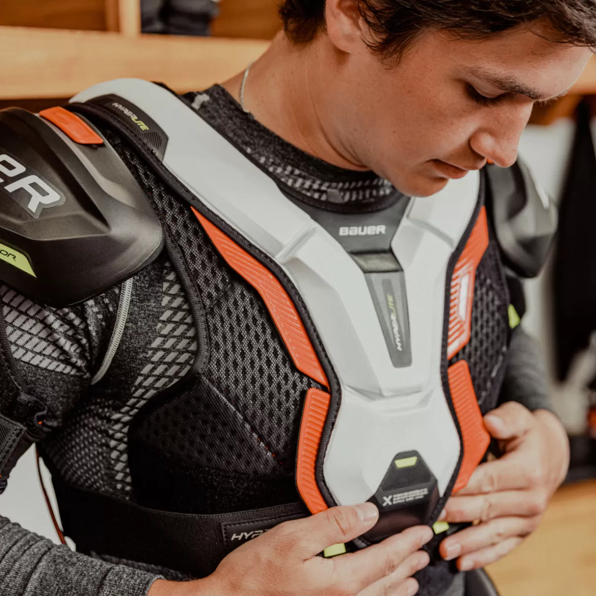 Best BAUER VAPOR HYPERLITE SHOULDER PAD